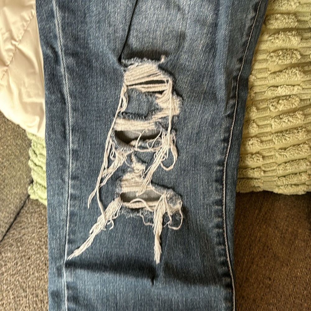 Ripped Jeans - Picture 3 of 5